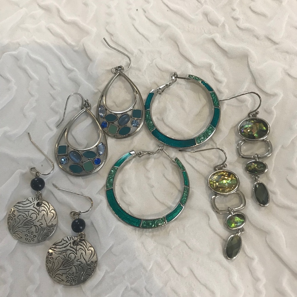 4 pairs of Earrings